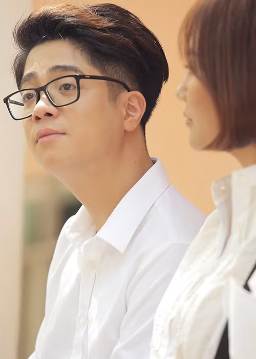 Chuyện tình cảm giữa Bùi Anh Tuấn và Văn Mai Hương chỉ có trong MV nên mẹ của nam ca sĩ đã bất ngờ khi được hỏi về tin đồn kết hôn.