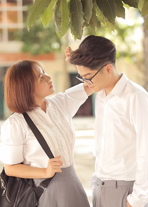 “Đây là lần đầu tiên tôi nghe được thông tin này. Không có chuyện đó đâu. Hai đứa chỉ coi nhau như bạn thôi”, mẹ của Bùi Anh Tuấn chia sẻ trên Zing.