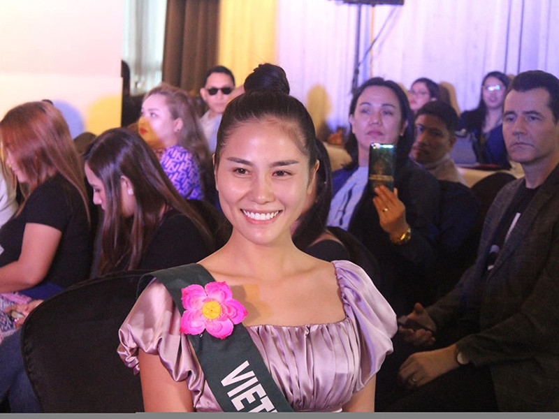 Ở phần thi trang phục dân tộc, Hoàng Hạnh đoạt giải nhưng ở phần thi để mặt mộc, cô lại mất điểm vì kém sắc.