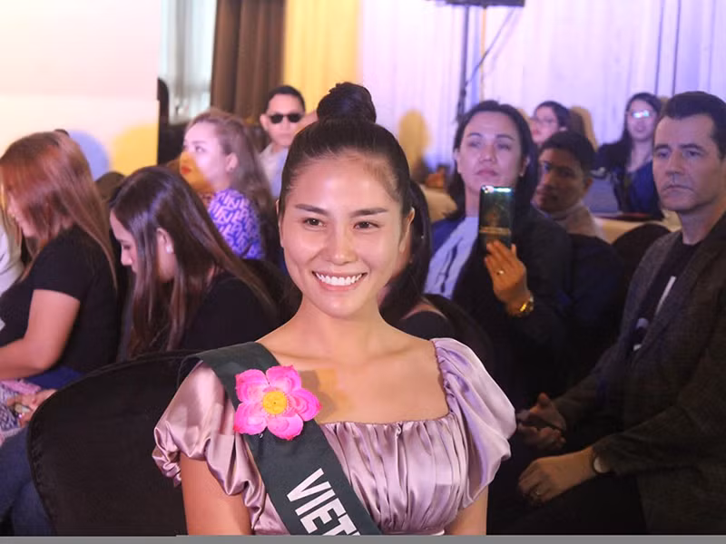 Ở phần thi trang phục dân tộc, Hoàng Hạnh đoạt giải nhưng ở phần thi để mặt mộc, cô lại mất điểm vì kém sắc.