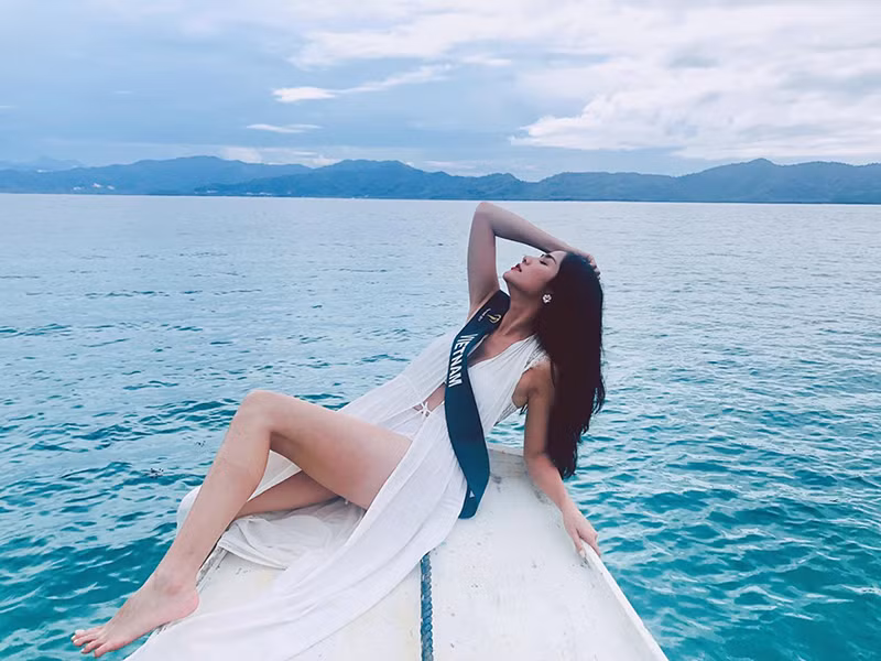 Hiện tại, trong bảng xếp hạng của chuyên trang sắc đẹp Missosology, Hoàng Hạnh giữ vị trí thứ 12.