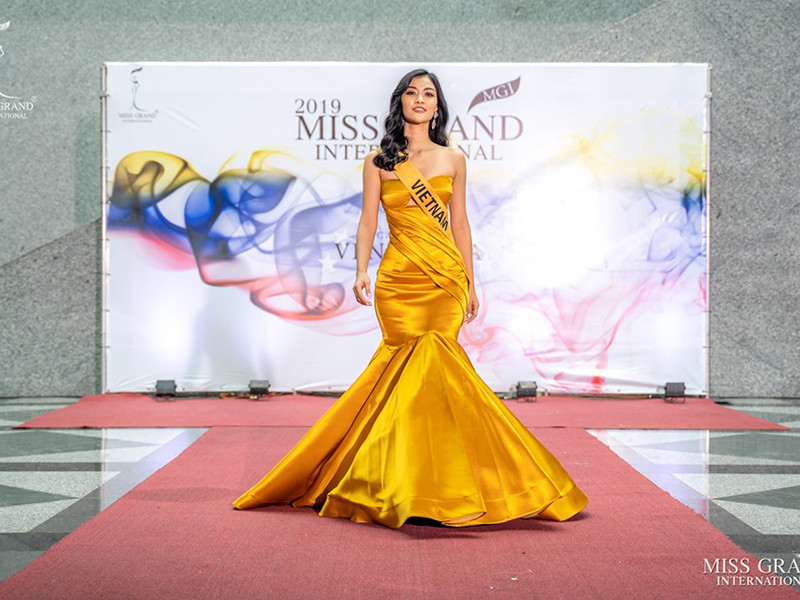 Trong buổi ra mắt cuộc thi, Kiều Loan là thí sinh cuối cùng trong danh sách trình diễn sau nước chủ nhà Venezuela.