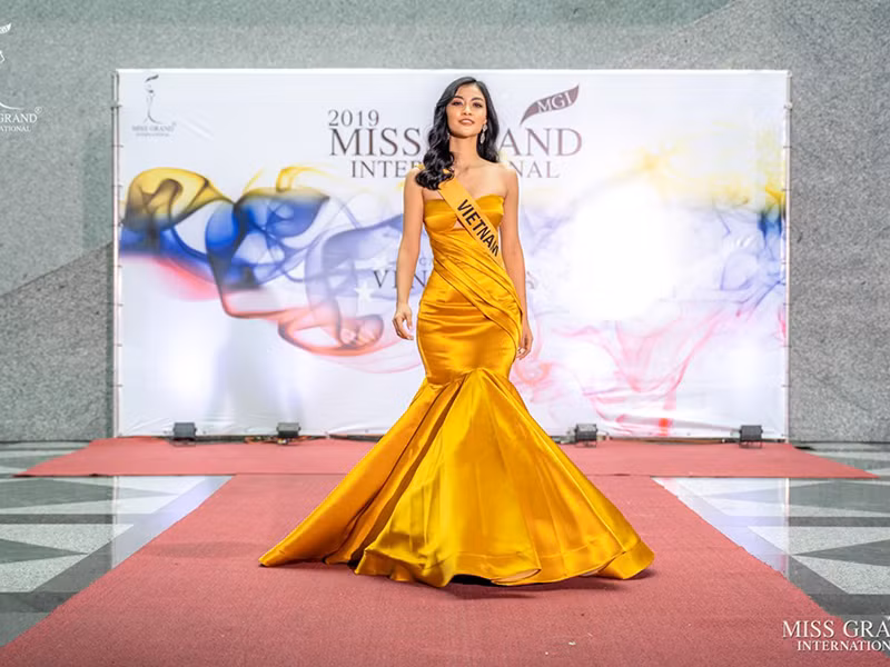 Trong buổi ra mắt cuộc thi, Kiều Loan là thí sinh cuối cùng trong danh sách trình diễn sau nước chủ nhà Venezuela.