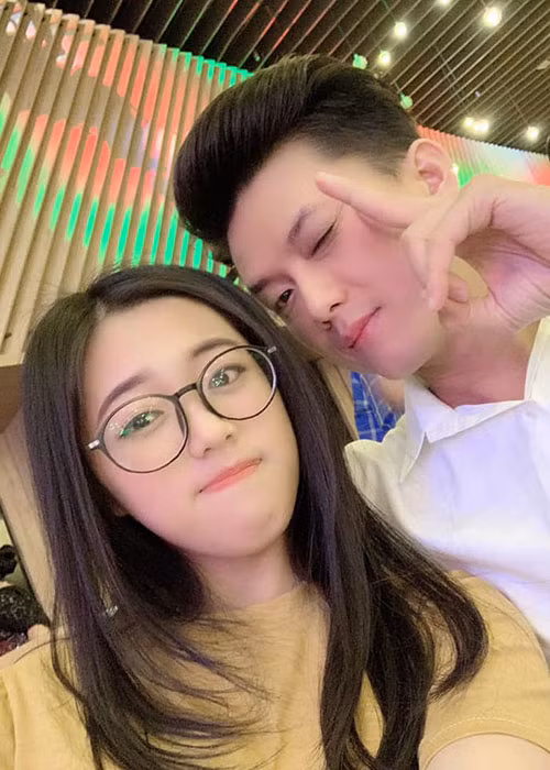 Chia sẻ trên Vietnamnet, tình cũ của Nam Thư cho biết, anh và bạn gái quen nhau đã lâu, hiện sống chung nhà dù chưa tổ chức đám cưới.