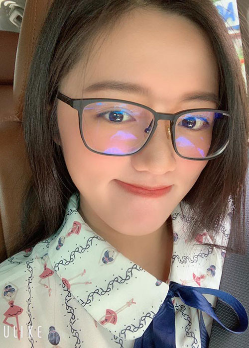 Bạn gái của Quách Ngọc Tuyên rạng rỡ dù đang mang bầu 8 tháng.