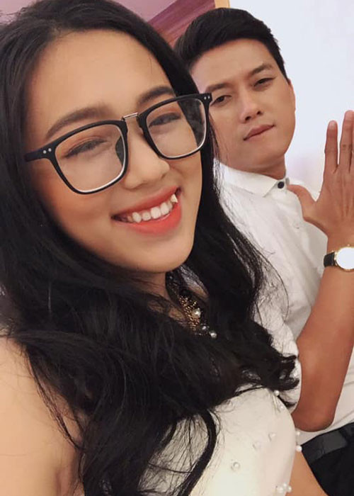 Chân dung bạn gái 9x mang bầu 8 tháng của Quách Ngọc Tuyên Chan dung ban gai 9x mang bau 8 thang cua Quach Ngoc Tuyen