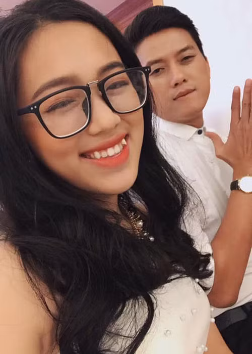 Chan dung ban gai 9x mang bau 8 thang cua Quach Ngoc Tuyen