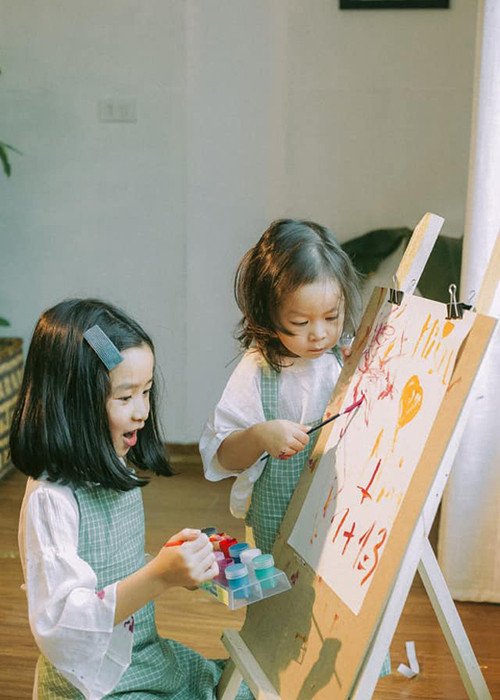 Bé Misu yêu thích âm nhạc, vẽ.