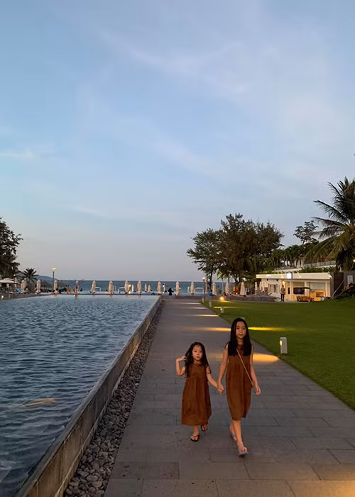 Bé Misu và Mina thường xuyên được bố mẹ đưa đi du lịch.