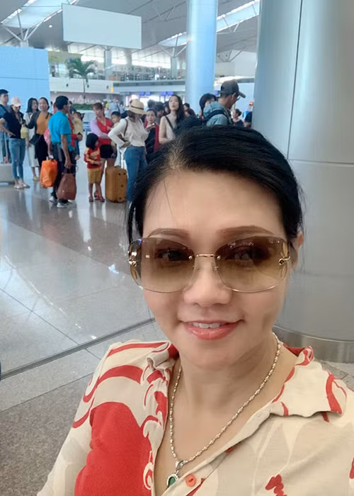 Nghệ sĩ Ngọc Huyền tự tin xuất hiện với gương mặt không son phấn.