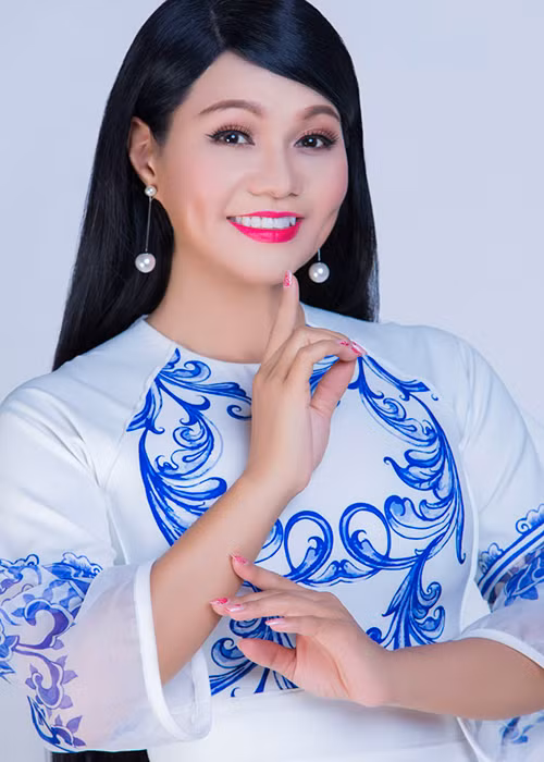 Nữ nghệ sĩ cải lương giữ được vẻ mặn mà dù trải qua 2 lần sinh nở.