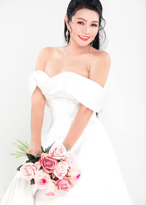 Tuy nhiên, cũng có lần Ngọc Huyền mạnh dạn thử phong cách gợi cảm.