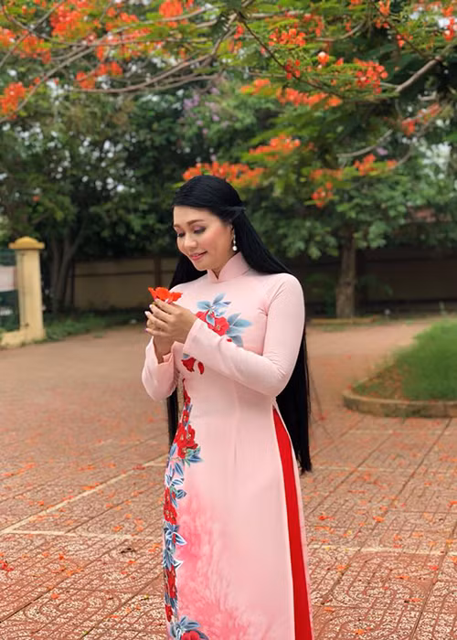 "Người tình sân khấu" của Kim Tử Long vẫn theo đuổi phong cách kín đáo, nhẹ nhàng.