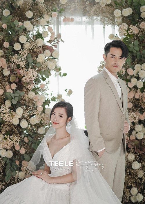 Ông Cao Thắng lựa chọn các mẫu vest lịch lãm.