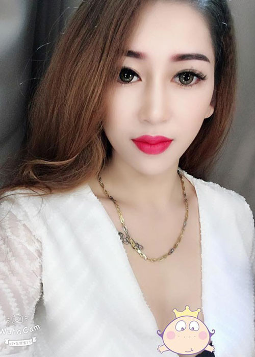 Tài khoản Oanh Nguyễn từng chia sẻ ảnh chụp chung với Hiệp Gà kèm dòng trạng thái: “Người yêu mới”.