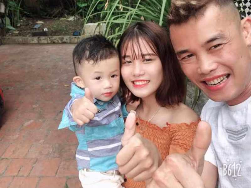 Hình ảnh Hiệp Gà vui vẻ bên con trai và con gái.