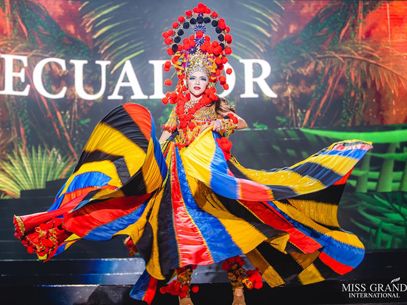 Cùng với đại diện Việt Nam, đại diện Ecuador thuộc nhóm thí sinh hiện dẫn đầu về bình chọn.