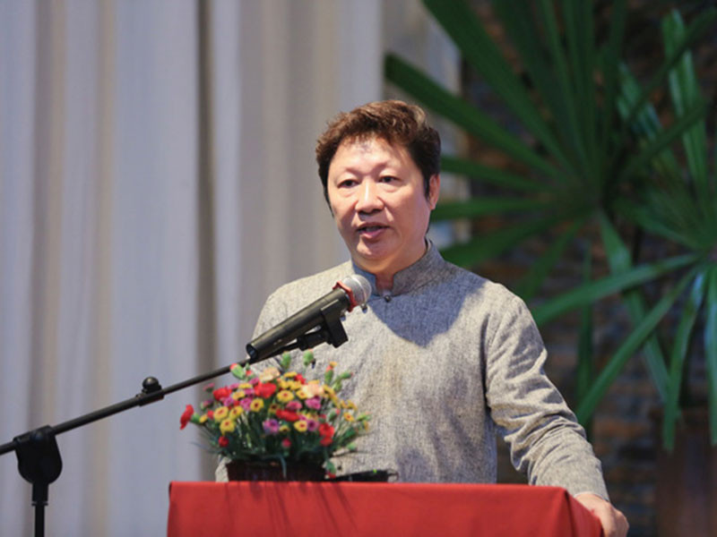 Trái với Ngô Thanh Vân hay Phạm Hương, NTK Sỹ Hoàng lại đứng về phía Kacey Musgraves.