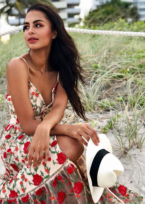 Nellys mang chuông đi đánh xứ người sau khi đăng quang cuộc thi Hoa hậu Trái đất Puerto Rico 2019.