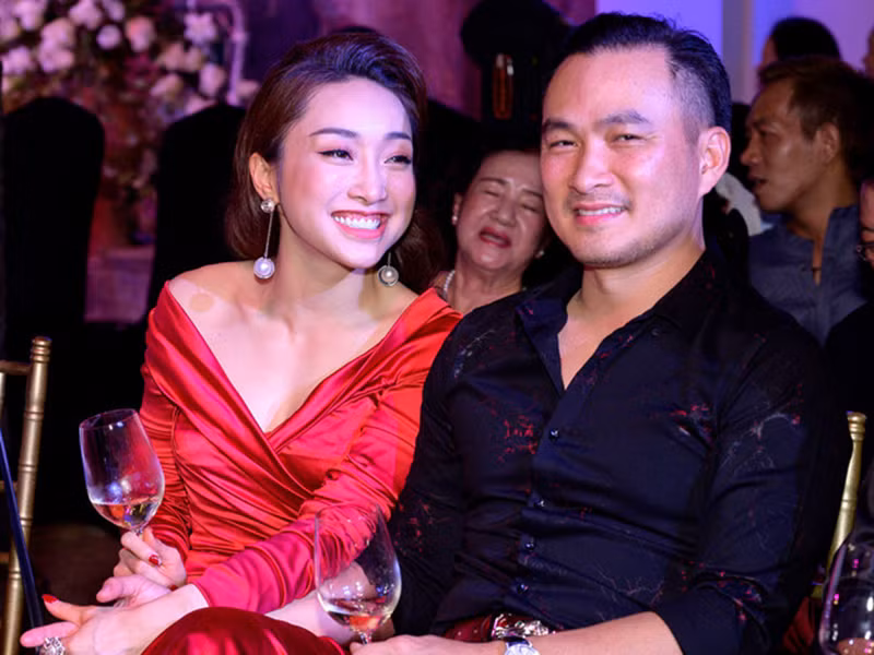 Soi 2 cuoc hon nhan cua Chi Bao truoc tin don co ban gai moi