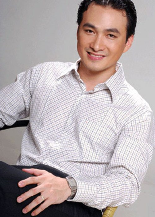 Chi Bảo chia sẻ, anh thường xuyên đi xa nhà, tình tứ với bạn diễn và không có thu nhập ổn định nên cuộc sống của vợ chồng luôn bấp bênh. Ảnh: Phụ nữ