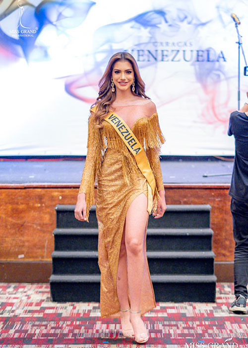 Ngay từ khi cuộc thi bắt đầu, Valentina đã được xem là ứng cử viên sáng giá cho ngôi vị cao nhất.