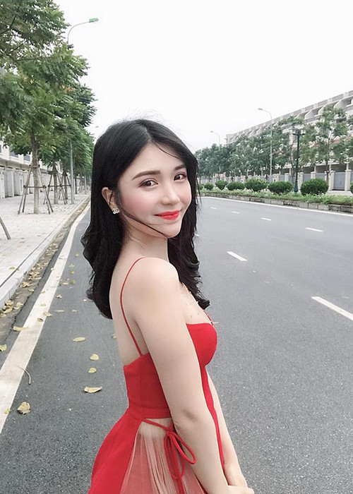 Hậu chia tay Quang Lê, Thanh Bi ngày càng gợi cảm.