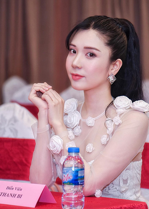 Để có tiền chữa bệnh cho bố, Thanh Bi từng tính đến việc bán đi căn nhà mà cô được Quang Lê cho tiền để mua.