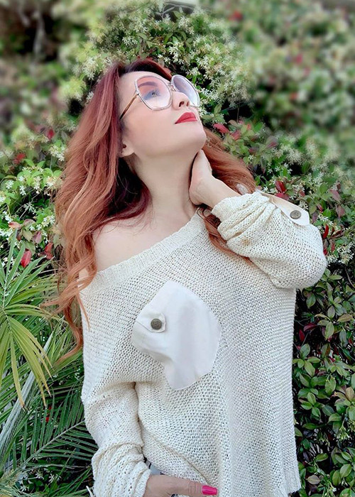  Vợ cũ của Bằng Kiều cho biết, bạn trai toàn chọn những khuyết điểm của cô để mà yêu thay vì những hào nhoáng bên ngoài. Nữ ca sĩ hải ngoại gửi lời cảm ơn bạn trai đã đến đúng thời điểm khi cô cần một bờ vai để nương tựa.