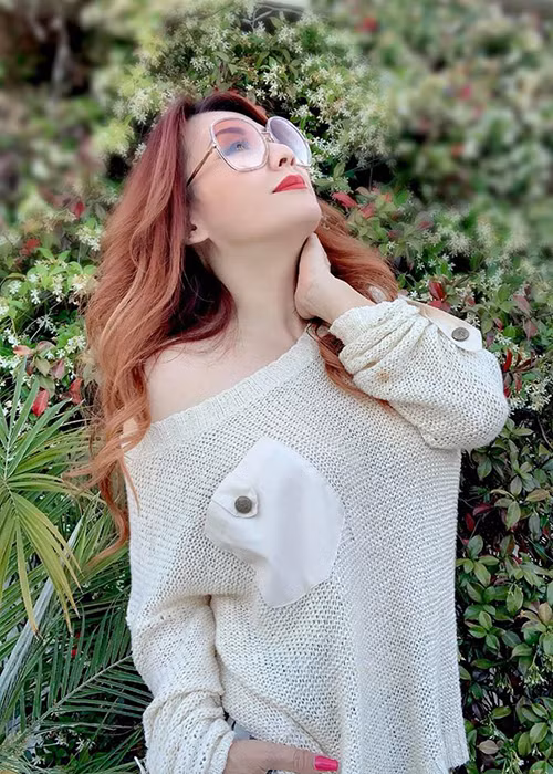  Vợ cũ của Bằng Kiều cho biết, bạn trai toàn chọn những khuyết điểm của cô để mà yêu thay vì những hào nhoáng bên ngoài. Nữ ca sĩ hải ngoại gửi lời cảm ơn bạn trai đã đến đúng thời điểm khi cô cần một bờ vai để nương tựa.