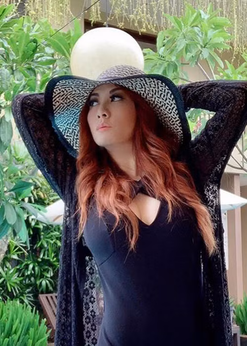 Trizzie Phương Trinh năm nay đã bước sang tuổi 52, là bà mẹ 3 con nhưng vóc dáng của cô vẫn thon gọn.