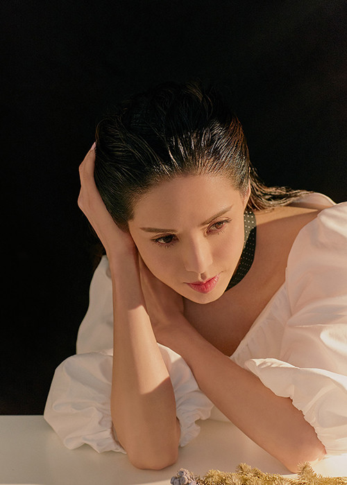 Khi bị Quách Ứng Tuyền phụ tình, Lý Nhược Đồng đau đớn, nhan sắc xuống dốc không phanh.