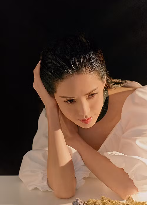 Khi bị Quách Ứng Tuyền phụ tình, Lý Nhược Đồng đau đớn, nhan sắc xuống dốc không phanh.