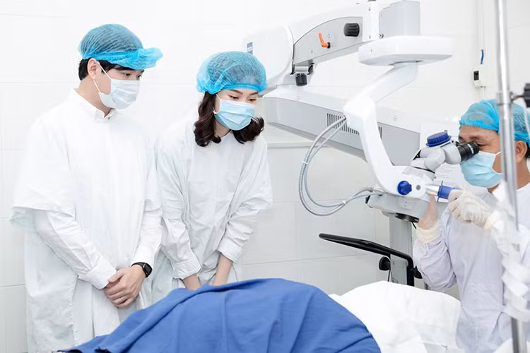 Khán giả khen ngợi việc làm ý nghĩa của vợ chồng Đặng Thu Thảo kỷ niệm 2 năm ngày cưới.