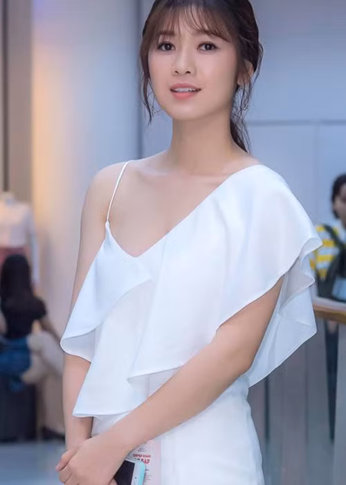 Oanh Kiều gắn liền với vai diễn hiền lành.