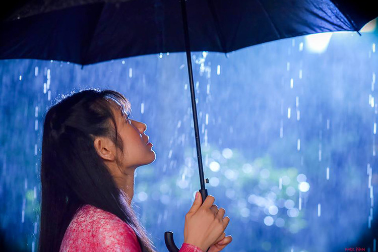 Sau khi xuất hiện trong bộ phim "Tiếng sét trong mưa", Oanh Kiều khiến nhiều khán giả tò mò.