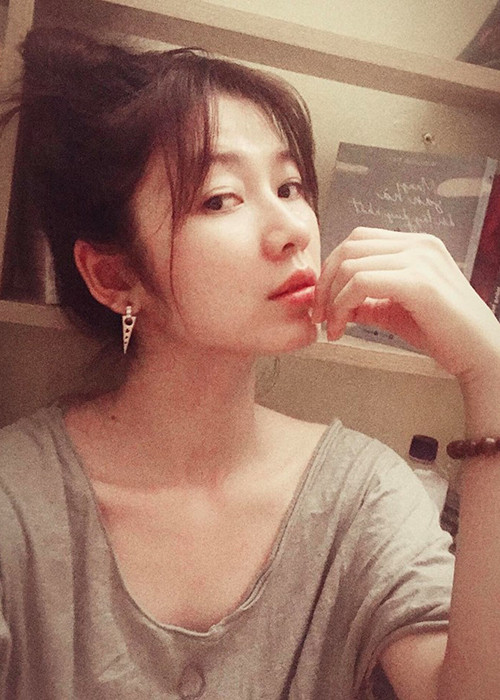 Gần đây, Oanh Kiều chia sẻ khoảnh khắc được fan nhận xét trông hao hao nữ diễn viên Hàn Quốc Song Hye Kyo.