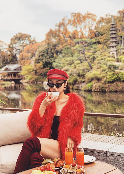 Người hâm mộ Chi Bảo dành lời khen ngợi cho nhan sắc của Thùy Chang.