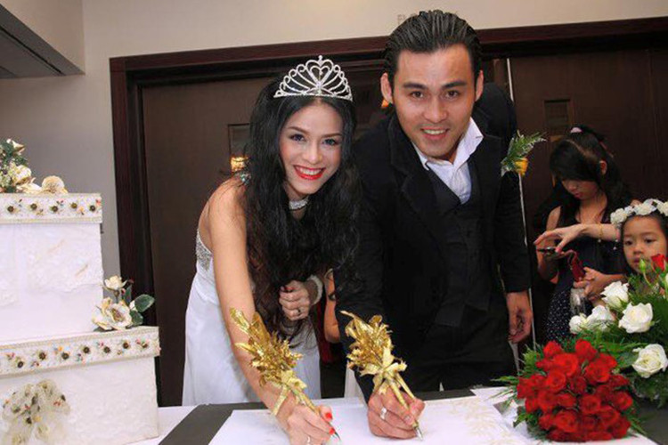 Lâm Minh Thắng kết hôn với cựu người mẫu Kim Tiên. Cả hai hiện có 2 cô con gái.