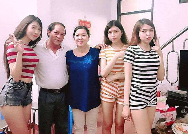 "Nhà có 3 nàng tiên" là cụm từ ưu ái dân mạng đặt cho 3 chị em gồm cặp sinh đôi Hồ Ngọc Thanh Tuyền, Hồ Ngọc Thanh Giang (sinh năm 1993) và Hồ Ngọc Ý Nhi (sinh năm 1999). Trong một bài đăng trên mạng xã hội vào năm 2017, "3 công chúa họ Hồ" được nhiều người tìm kiếm nhờ ngoại hình xinh xắn, vóc dáng gợi cảm.