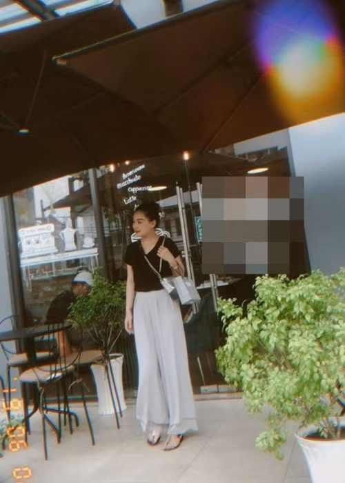 Cô gái gốc Huế chọn cuộc sống khép kín sau khi chồng qua đời vì bệnh ung thư.