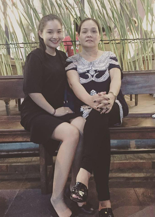 Kiều Oanh giữ mối quan hệ thân thiết với gia đình chồng.