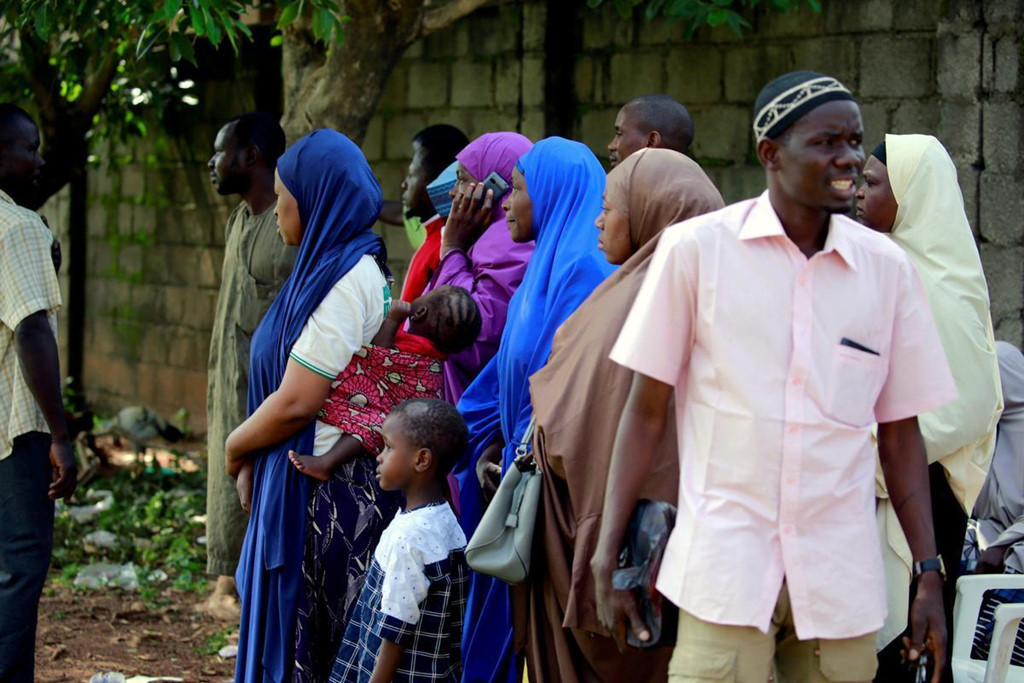 Khi nhận được tin báo từ cảnh sát, phụ huynh của một số nạn nhân nhanh chóng đến hiện trường và bàng hoàng khi gặp lại con mình. Nhiều người cho biết họ được phép đến thăm con vài tháng một lần, nhưng chỉ được gặp ở nơi quy định. Họ hoàn toàn không biết con mình đã gặp phải những chuyện kinh khủng.