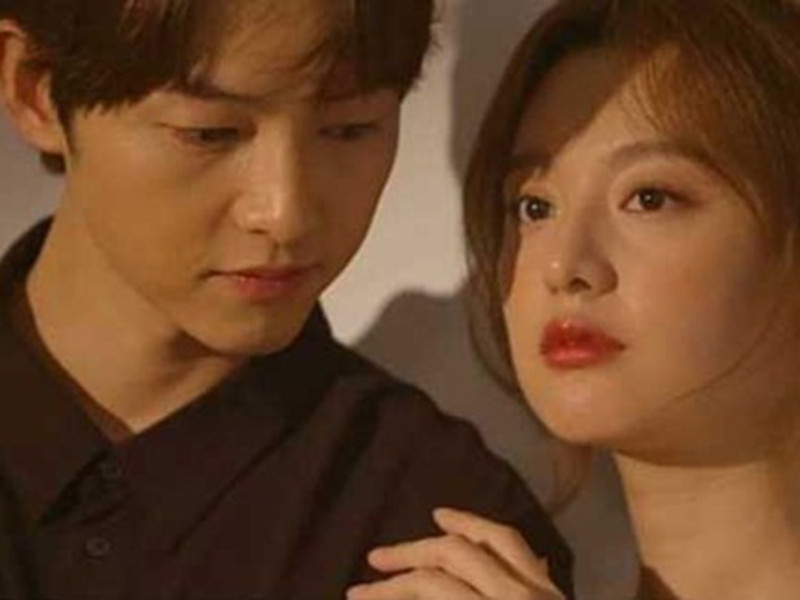 Không ít người tò mò phản ứng của Song Hye Kyo khi chồng cũ liên tục được fan gán ghép với bạn diễn.