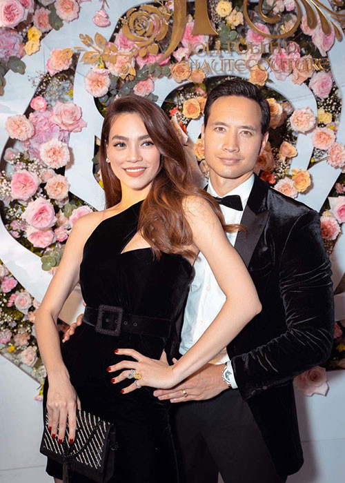 Không ít lần bị đồn chia tay nhưng Kim Lý và Hà Hồ vẫn dính như sam.