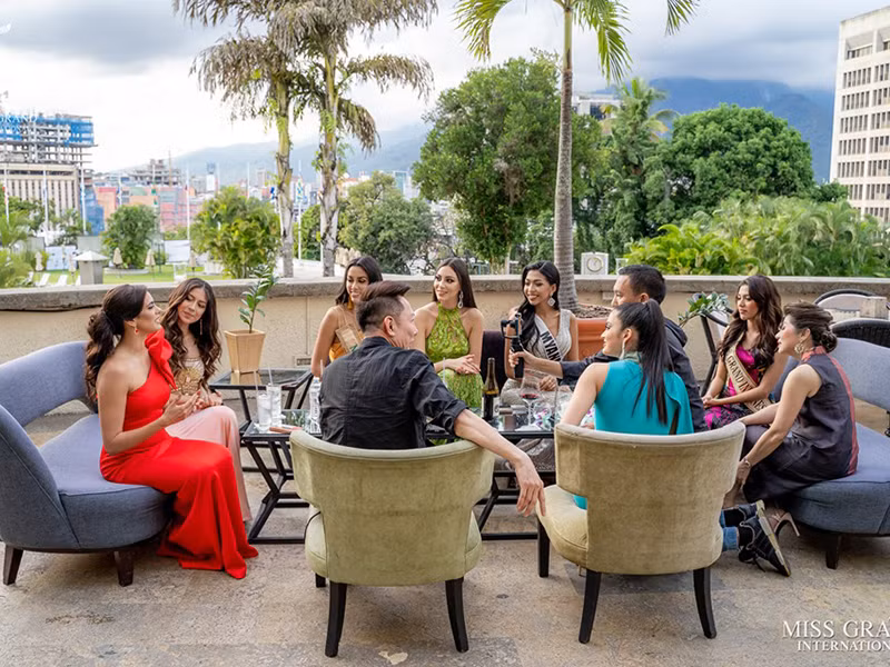 Đại diện: Cuba, Myanmar, Mexico, Peru, Paraguay và Indonesia có cơ hội dùng bữa riêng với ngài chủ tịch nhờ lọt top 6 bình chọn.