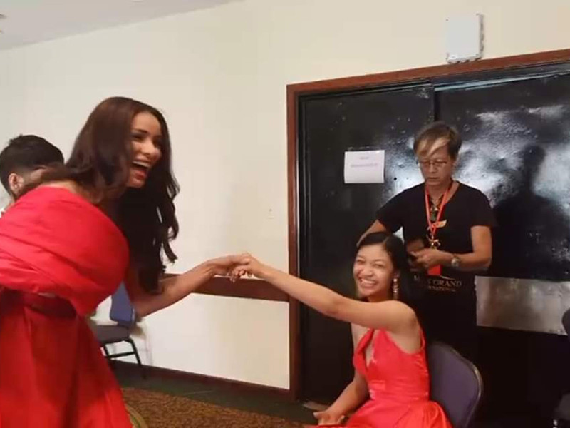 Dù bị chuyên gia trang điểm "dìm hàng" nhưng đại diện Việt Nam vẫn giữ được vẻ tươi tắn.