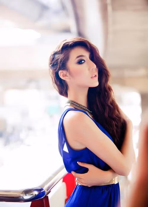 Ngọc Quyên tiết lộ, khi vướng scandal, cô từng cầm con dao trên tay và nghĩ chết để cho hết hay đập đầu thẳng vào tường để tự tử.