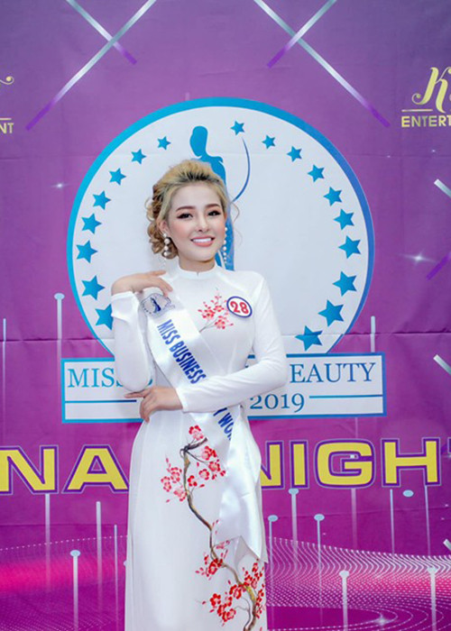 Danh hiệu của Ngân 98 không được số đông dư luận ghi nhận vì cô vướng nhiều lùm xùm.