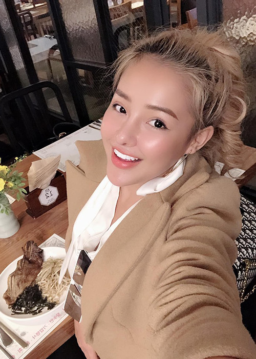 Hot girl sinh năm 1998 khoe vẻ rạng rỡ tại xứ sở kim chi.